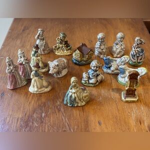 16 pieces Wade tea Ceramic Figurine Set